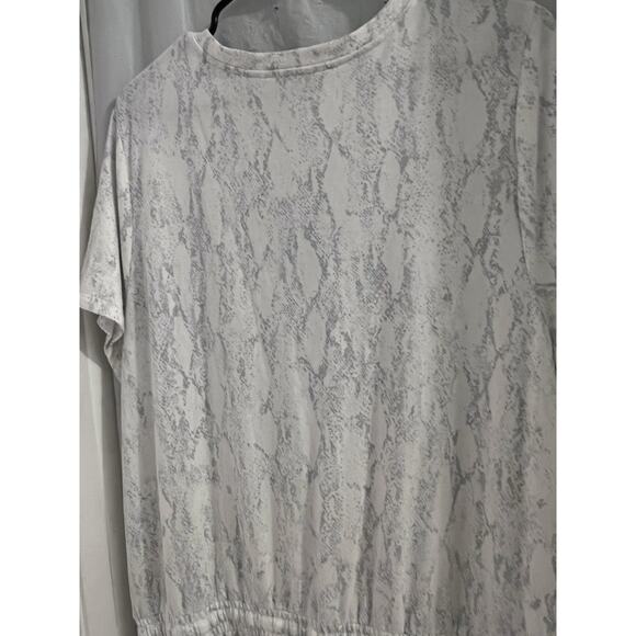 NWT Daily Ritual White & Light Gray Snake Skin Pattern Soft Romper Sz Xxl - Picture 6 of 8